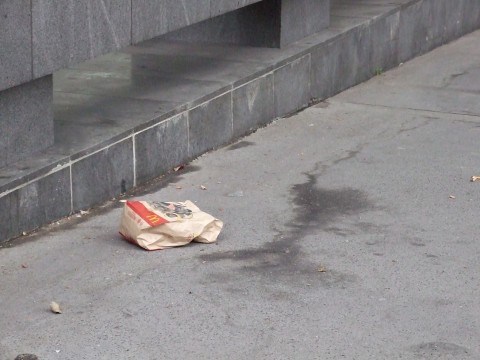 O singura punga aruncata pe jos in Praga